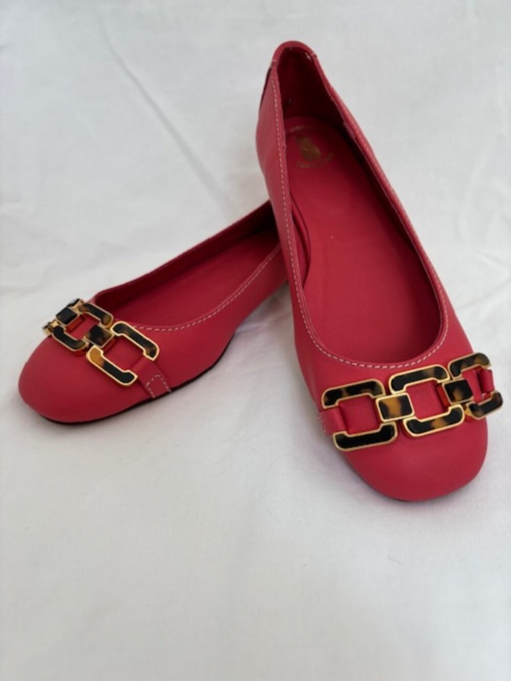 Hollywould Matte Red Ballet Flat w/Gold Tortoise Shell Chain Accent Size 36.5